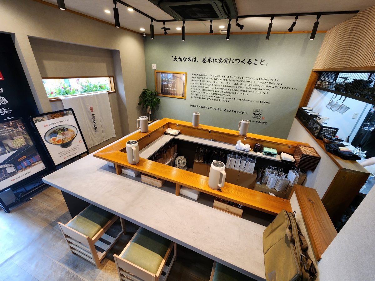 店内 カウンター席
